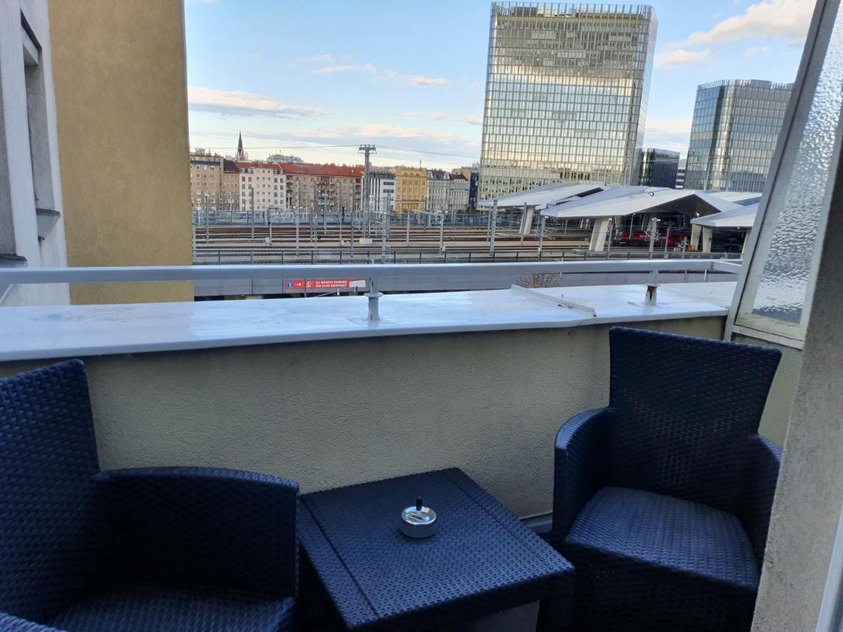 Smarte Dachgeschosswohnung Mit 2 Terrassen Direkt Am Hauptbahnhof Viena Exterior foto